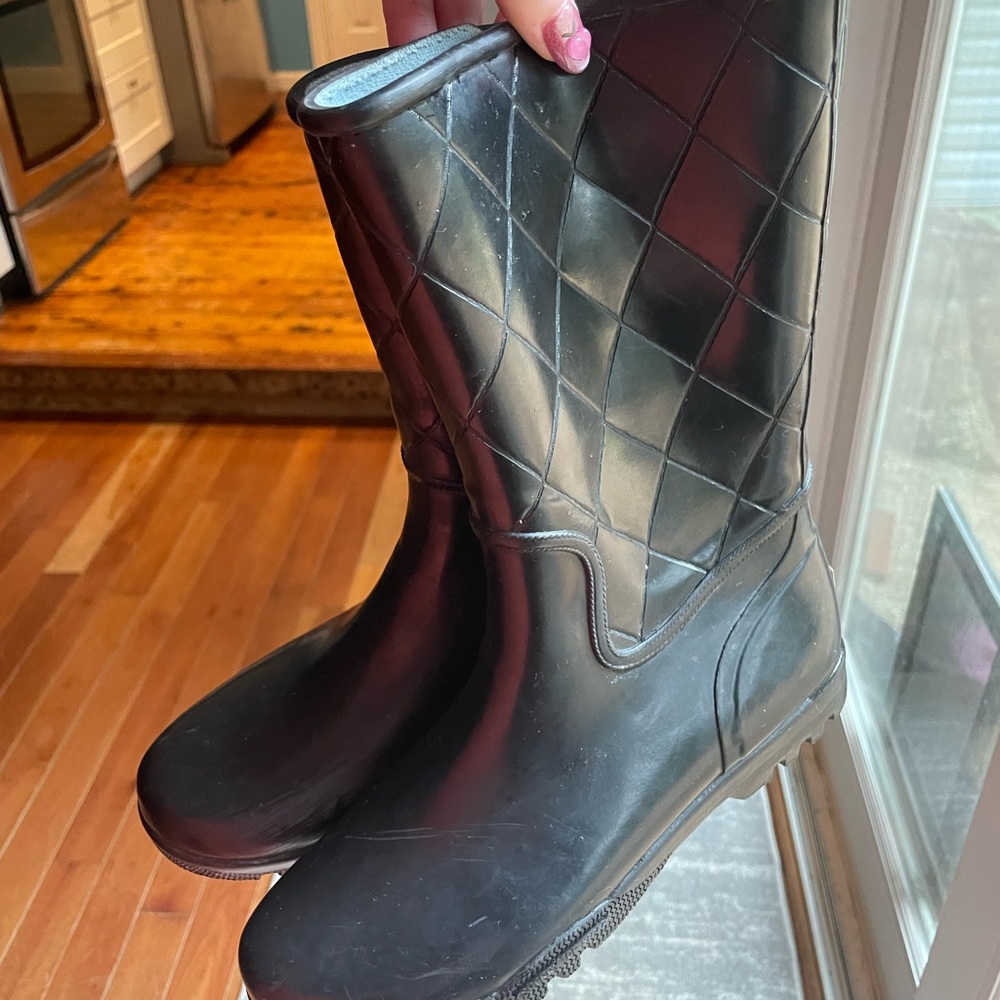 Black Sperry Quilted Rain Boots